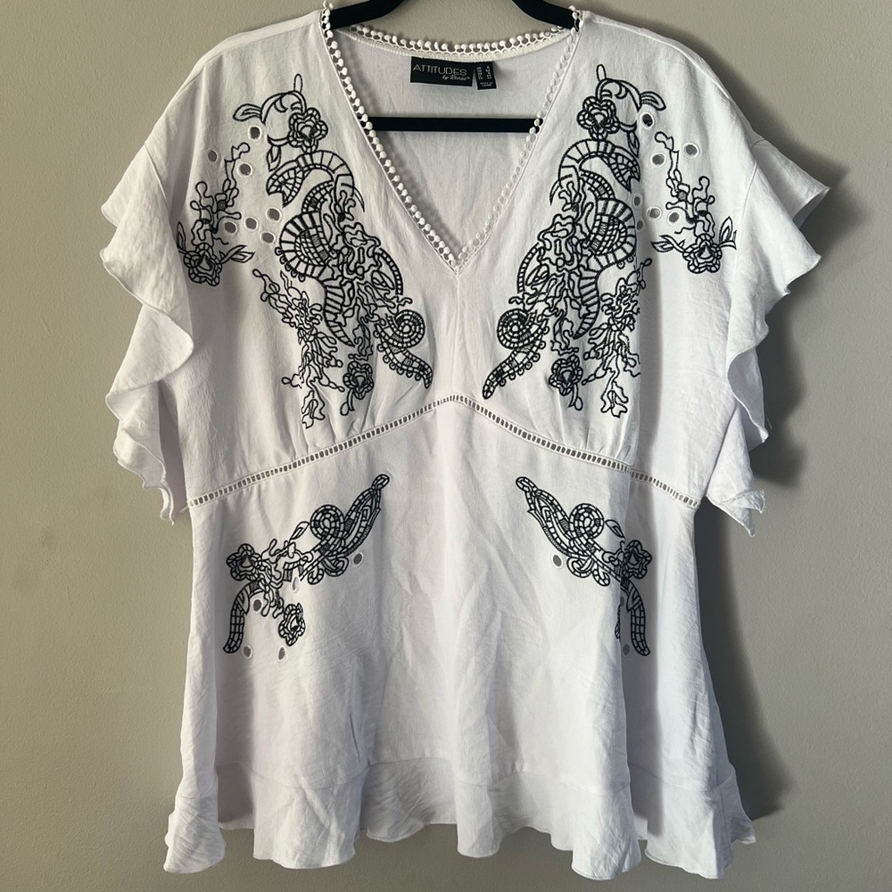 NWOT- Attitudes by Renee v-neck embroidered blouse in size Small.